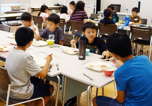 夕食・シャワー・送迎タクシー、充実のプション