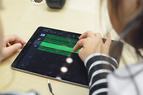 GarageBand | Create music with multitouch gestures